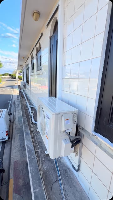 Instalación comercial exterior con la van de FR